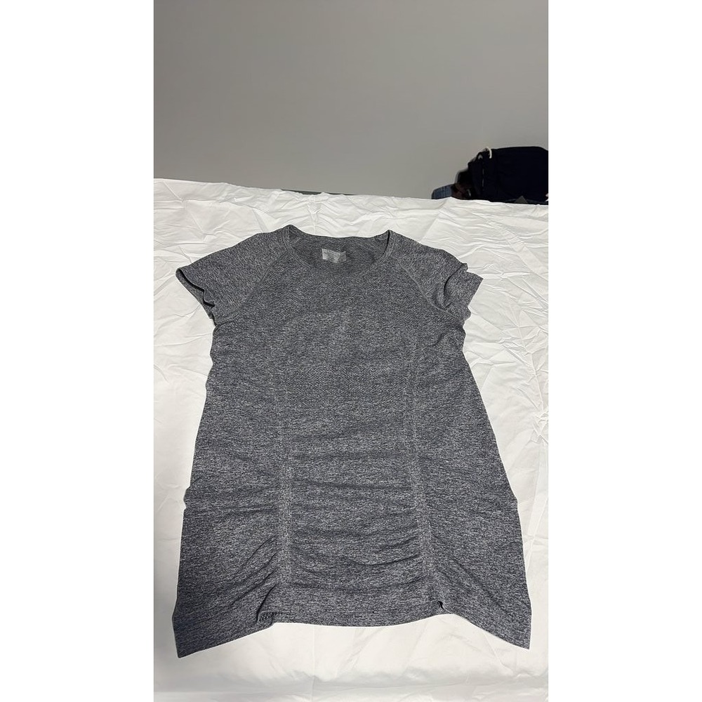 Athleta Womens Gray Short Sleeve Athletic Top Activewear T-Shirt Size S
